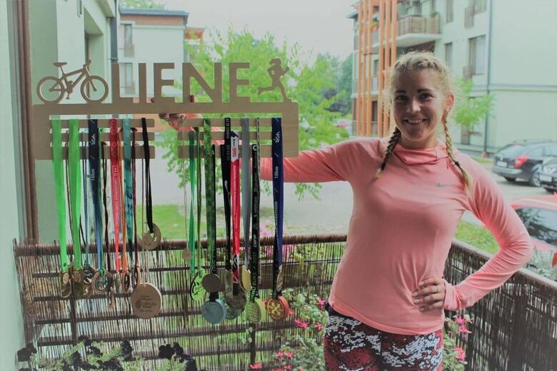 Personalizēts medaļu stends ar stiprinājumu